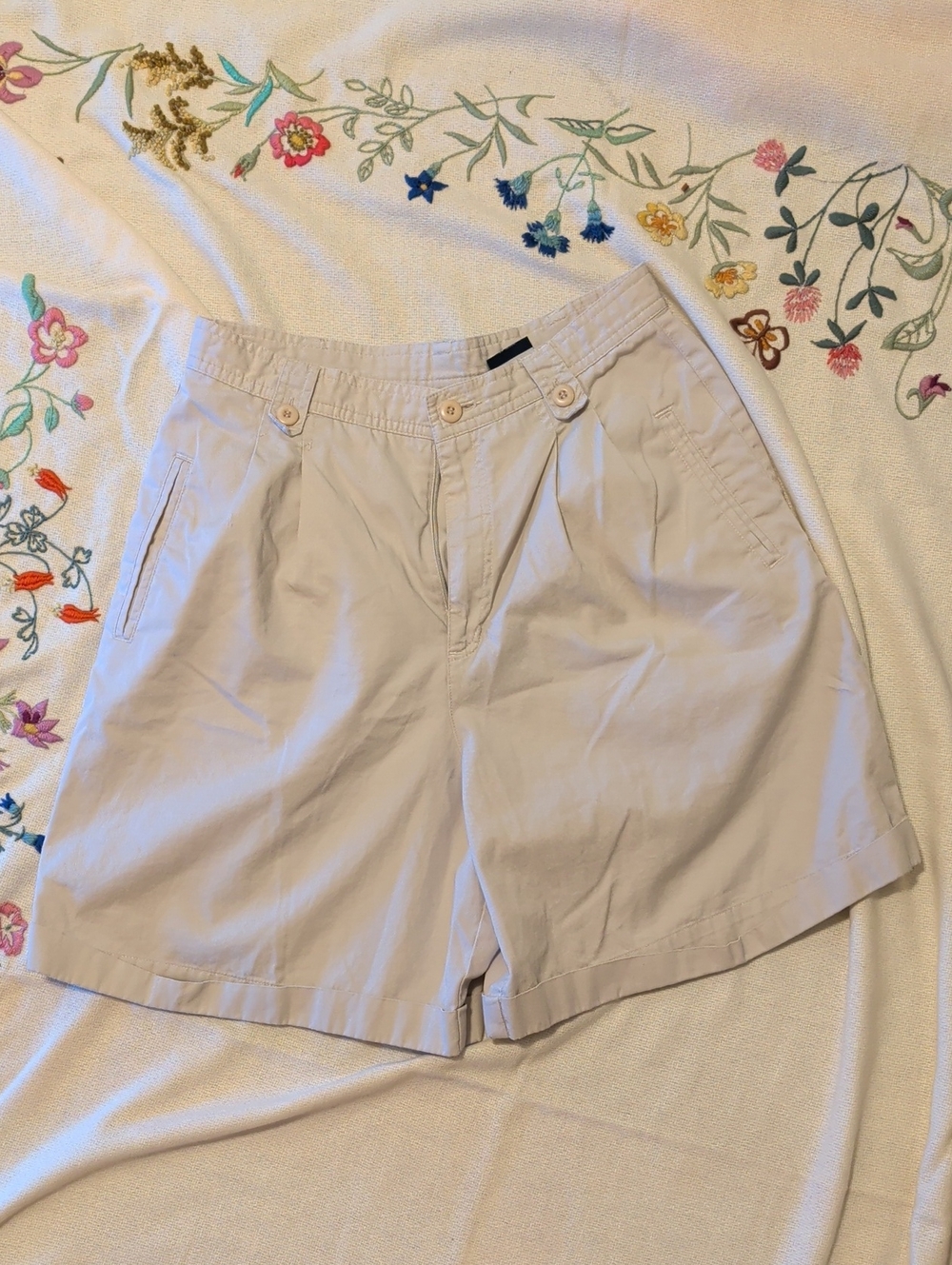 Vintage Liz Claiborne Light Beige High-Rise Bermuda Shorts